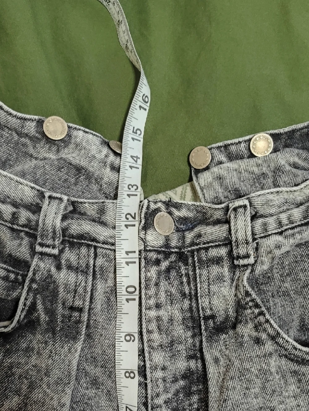 High-Waisted Vintage Acid Wash Women’s Jeans - Gray - Picture 7 of 8